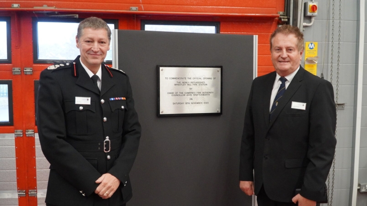 Steve Helps and Cllt John Shuttleworth standing next to a plaque