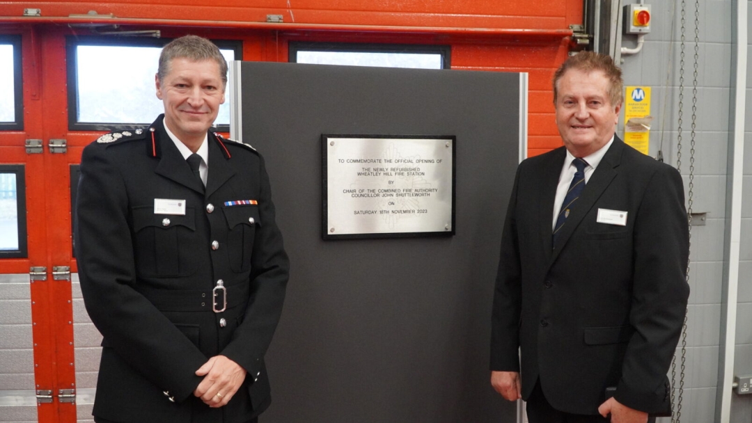 Steve Helps and Cllt John Shuttleworth standing next to a plaque